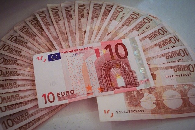 Курс евро ушел ниже 71 рубля