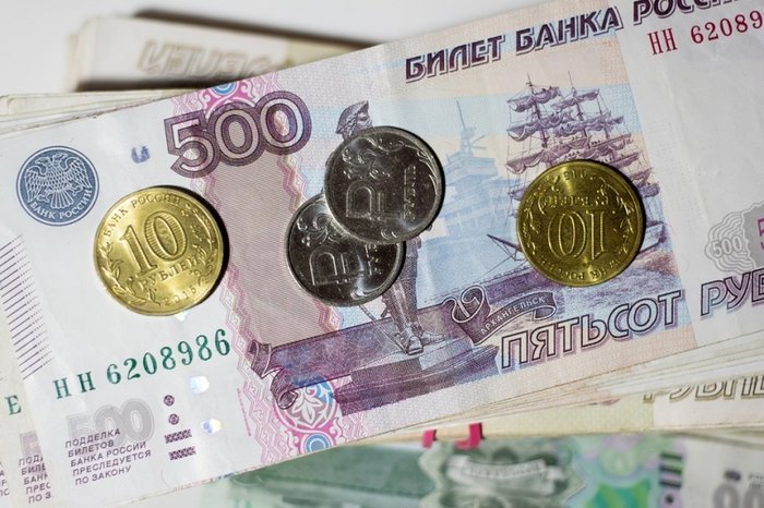 Курс рубля снижается