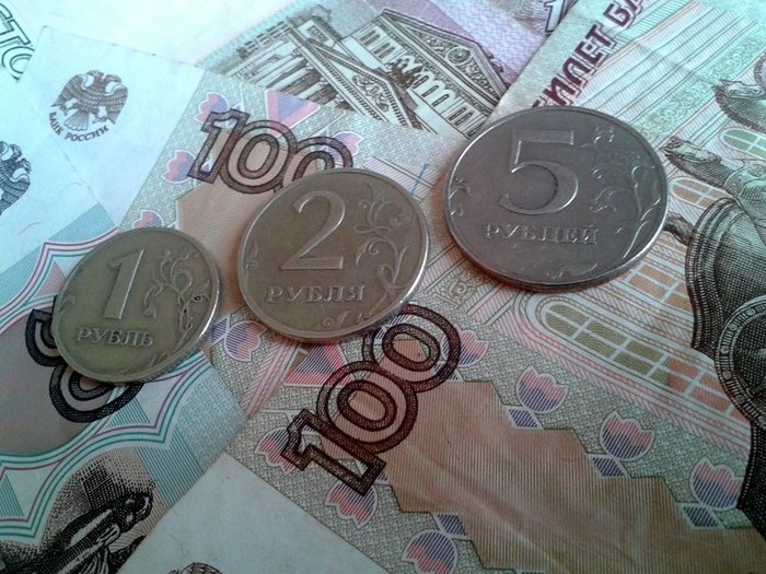 ​Курс рубля растет на открытии торгов