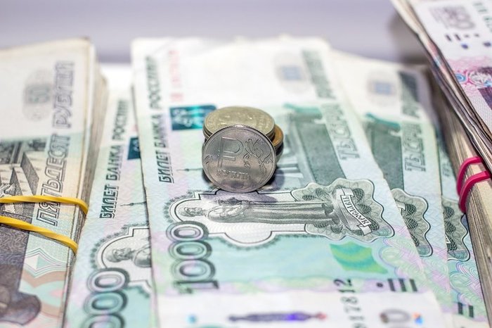 ​Курс рубля растет на открытии торгов