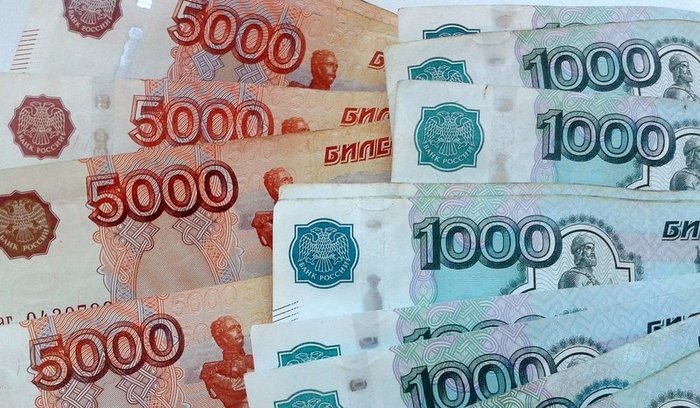 Рубль стабилен в начале торгов