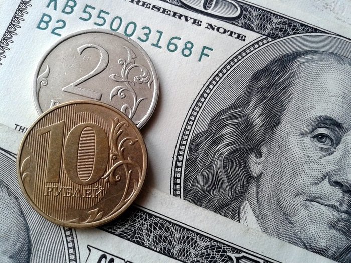 Рубль отыгрывает потери у иностранных валют