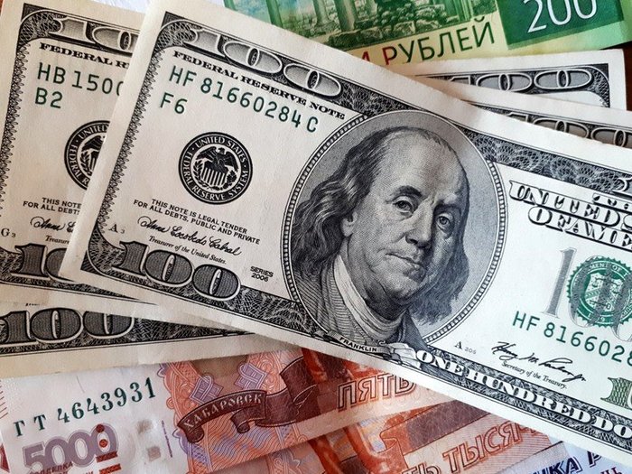 Российская валюта слабеет