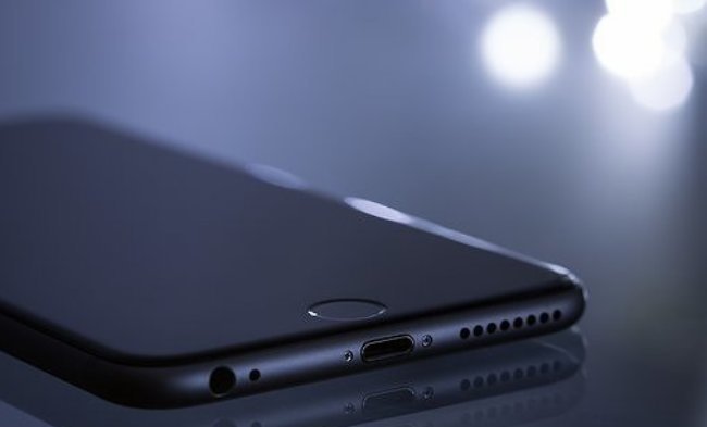 Появились фото iPhone 12