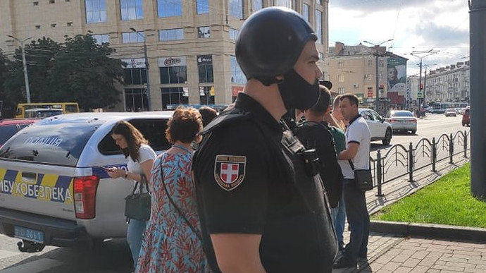 На Украине захватили автобус с заложниками