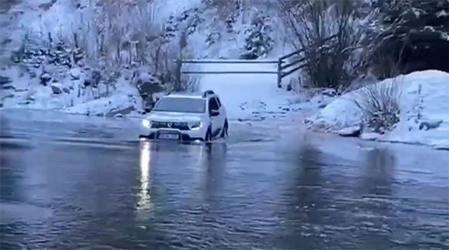 Renault Duster на воде: видео