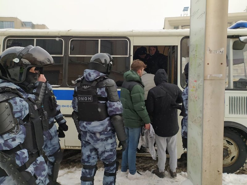 Протесты в РФ: уже 300 задержанных