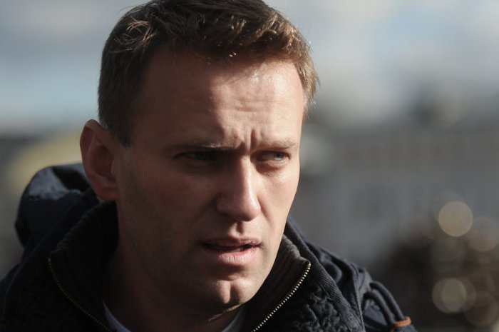 Навального привезли в аэропорт Берлина с мигалками