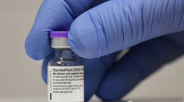 Вакцина Pfizer эффективна против мутантов COVID-19 из Британии и ЮАР