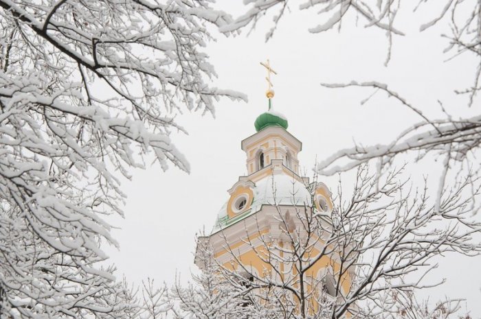 Погода: в Москве потеплеет, а Санкт-Петербург заметет снегом