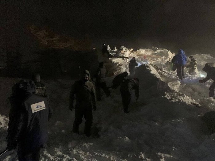 Снежная лавина накрыла курорт в Норильске