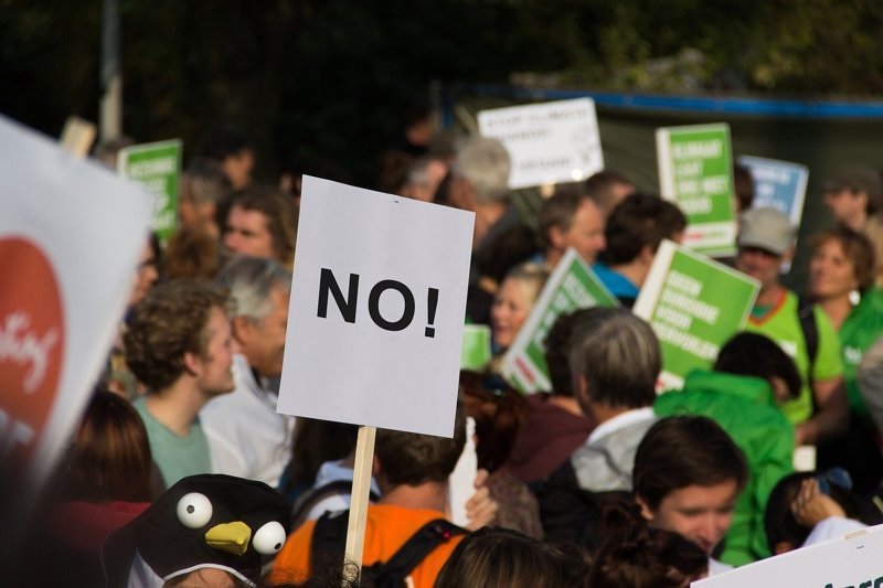 В Тбилиси проходит акция протеста против карантинных ограничений