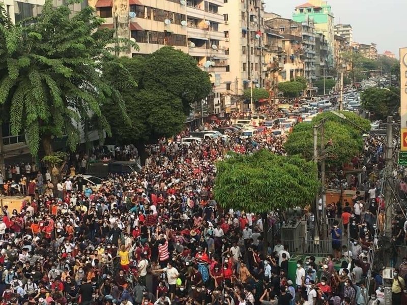 В Мьянме прошли массовые протесты против переворота