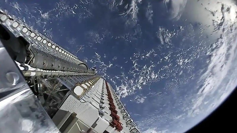 SpaceX запустила еще 60 мини-спутников Starlink