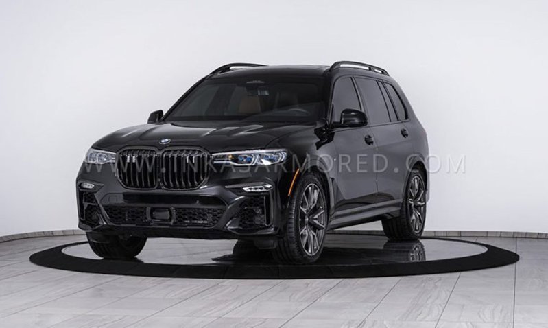 BMW защитили от стрелкового оружия и взрывов