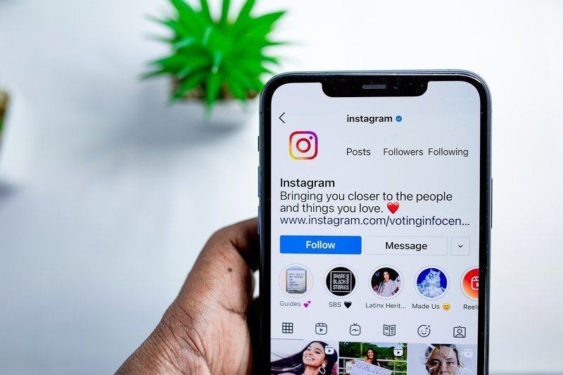 Instagram будет банить пользователей за хейт