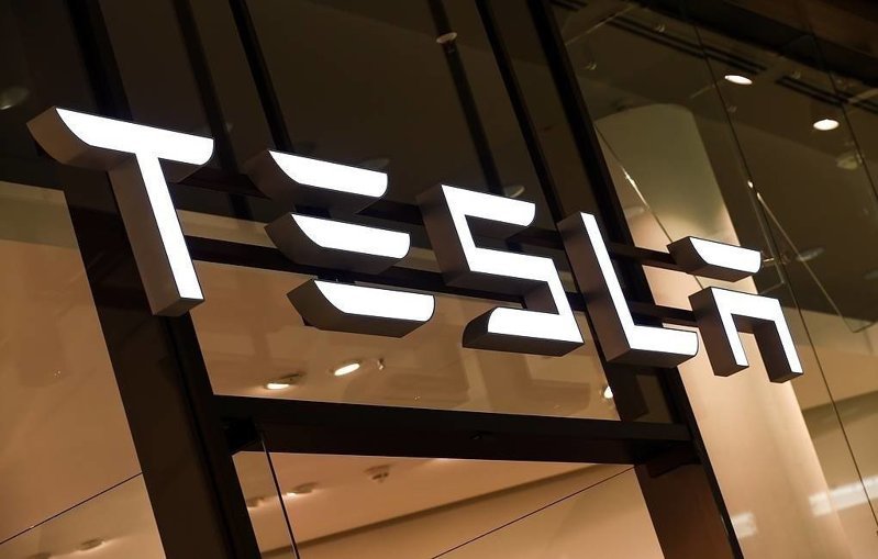 Брат Илона Маска продал свои акции Tesla