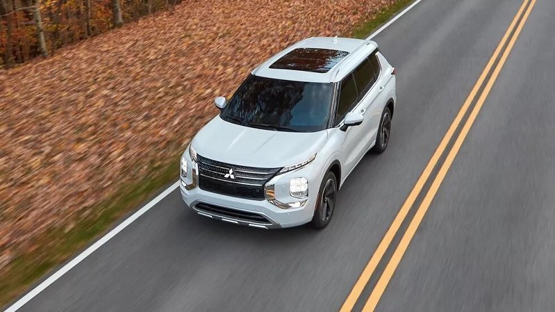 Mitsubishi будет продавать новый Outlander одновременно со старым