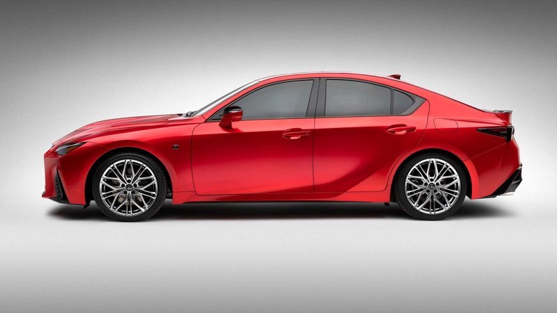 Lexus IS 500 2022 года получил 5,0-литровый V8