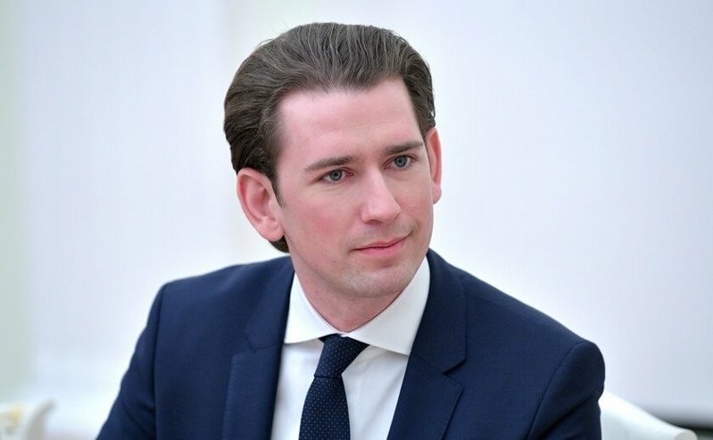 Канцлер Австрии готов привиться вакциной Спутник V
