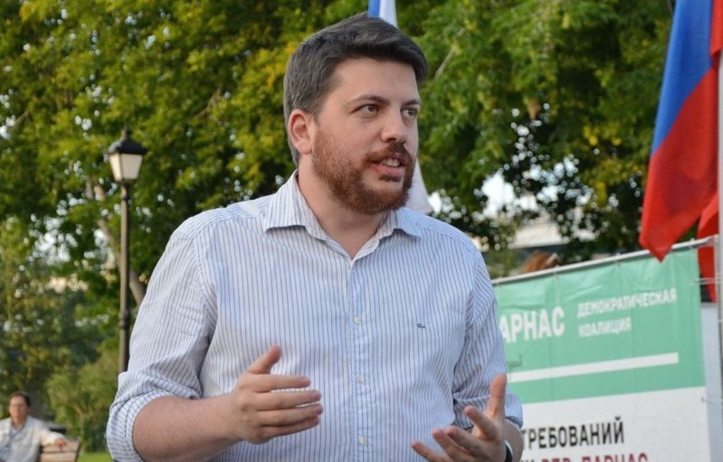Команда Навального свернула митинги