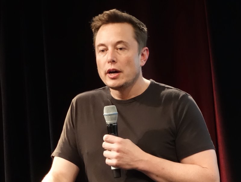 Илон Маск: инвестиции Tesla в биткоин достаточно рискованные