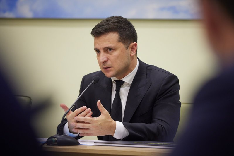 Зеленский подписал закон о "деоккупации" Крыма