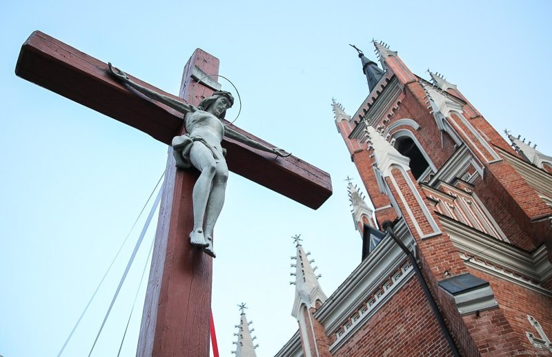 Французский суд отказал России в претензиях на православные святыни