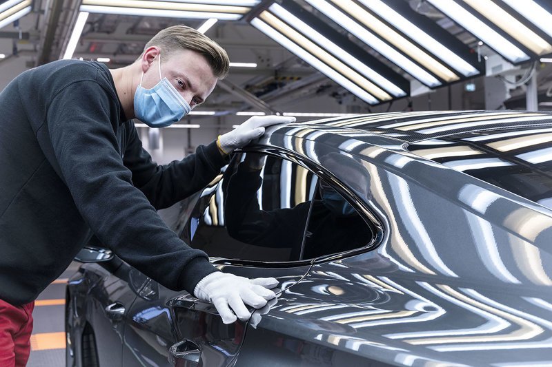 Audi показала производство электромобиля e-tron GT