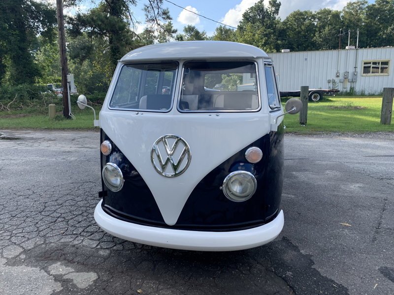За отреставрированный Volkswagen Type 2 просят почти $100 000