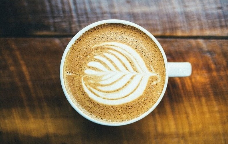 13 простых добавок к кофе, которые сделают его вкуснее и полезнее