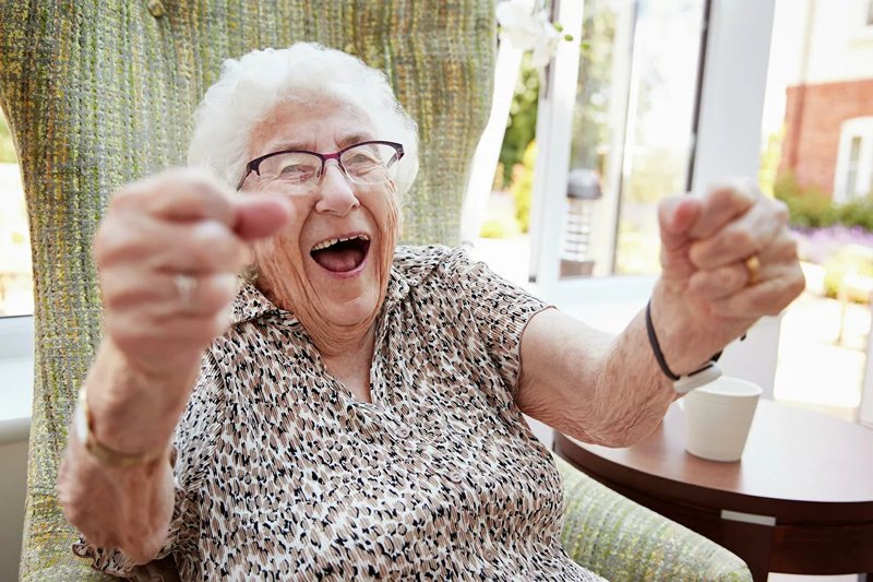 82-летняя пенсионерка получила предупреждение от полиции за чаепитие