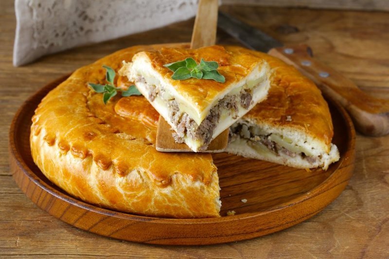 Вкуснейший мясной пирог: как приготовить аппетитную выпечку