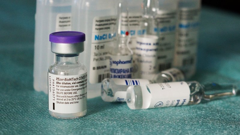 Изменены условия хранения вакцины Pfizer