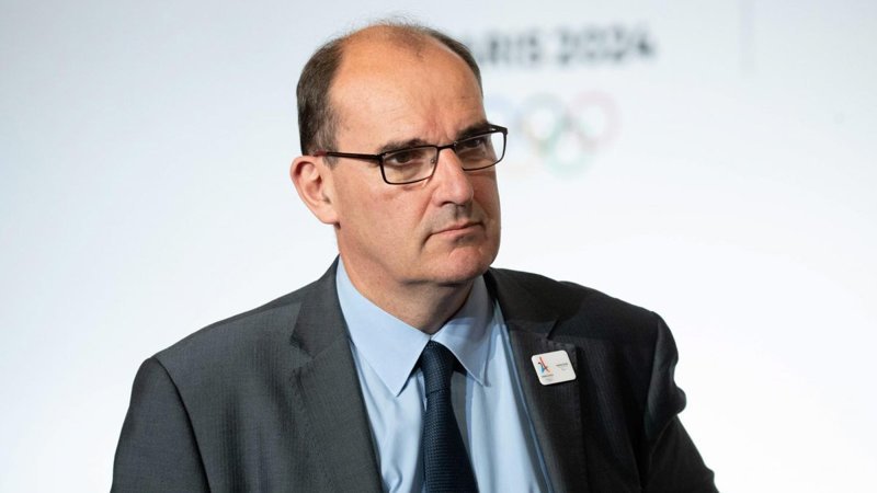 Премьер Франции сообщил о третьей волне COVID-19