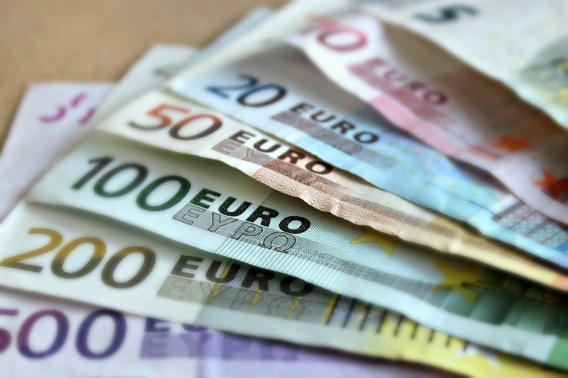 Делягин объяснил, при каких новостях нужно срочно продавать евро в 2021 году