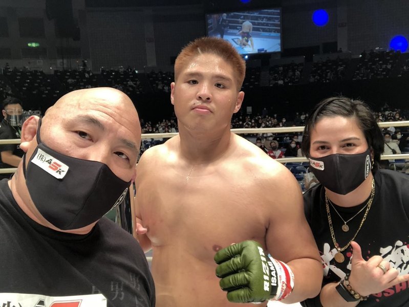Японский сумоист одержал одну из самых быстрых побед в истории MMA