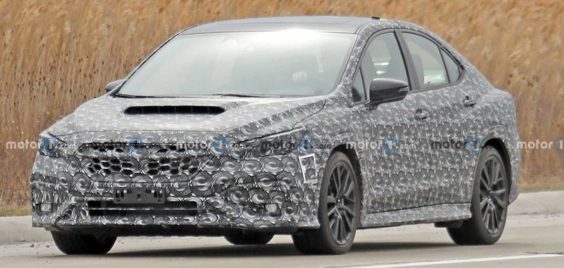 Новый Subaru впервые заметили на тестах