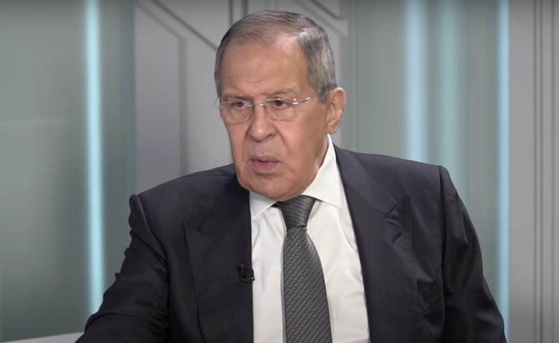 Лавров приехал в Китай в маске с надписью FCKNG QRNTN