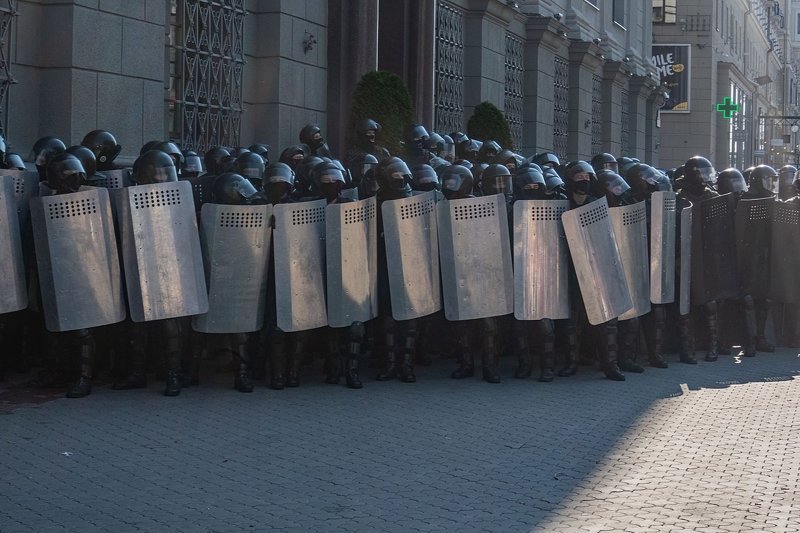 Лукашенко пообещал не давать спуску радикальной оппозиции