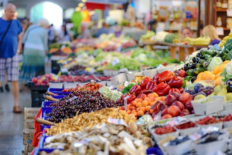 В Госдуме предлагают раздавать россиянам деньги на продукты