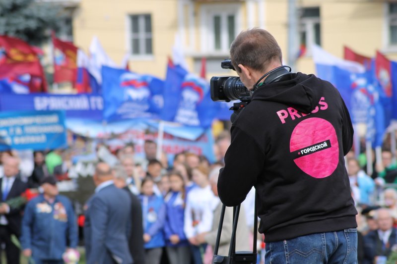 Половина россиян возмущена элитами - опросы