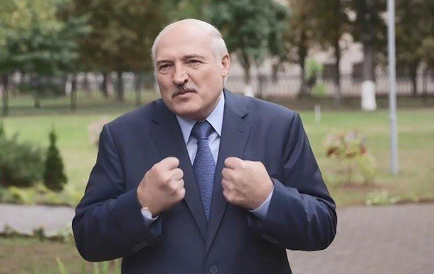 Лукашенко посетовал на белорусскую молодежь и вспомнил о геноциде