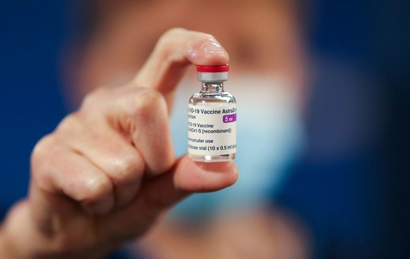 Италия и Франция намерены продолжать вакцинироваться AstraZeneca