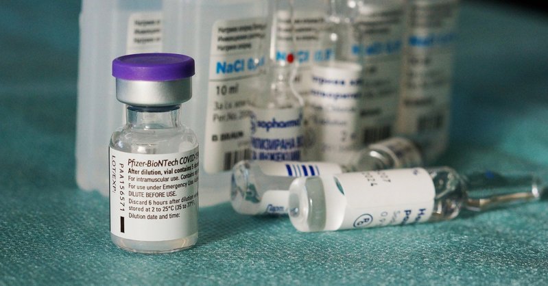Подделки вакцины Pfizer выявили в двух странах: цена дозы 1000$