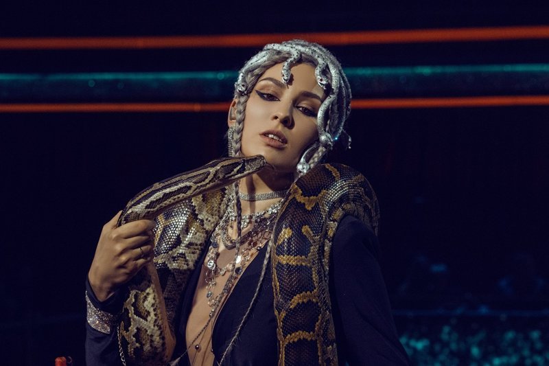 MARUV рассказала, как бабушка отреагировала на ее БДСМ-образ на сцене
