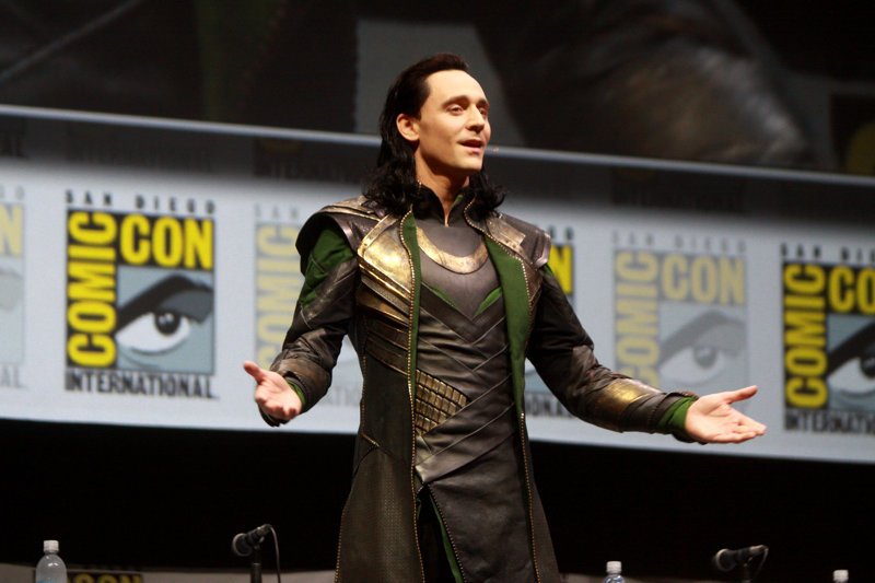 Marvel представила первый трейлер сериала "Локи" с Томом Хиддлстоном