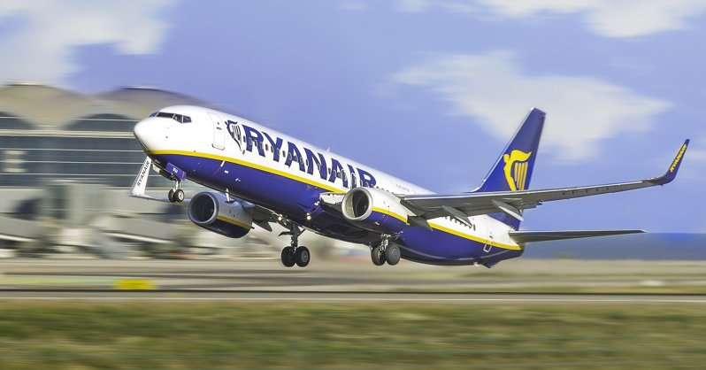 Лайнер Ryanair грозили взорвать над Вильнюсом - Минтранс Беларуси