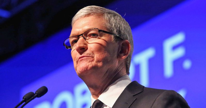 Руководитель Apple Тим Кук дал показания в суде