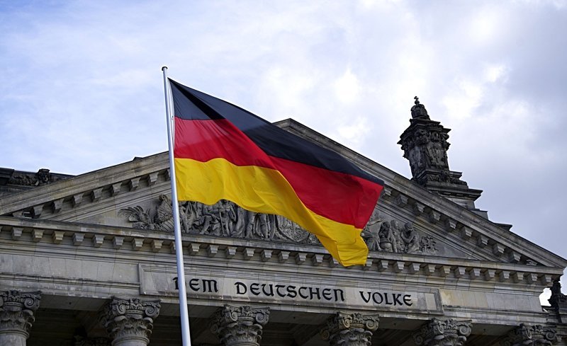 Германия смягчит правила въезда для переболевших COVID-19